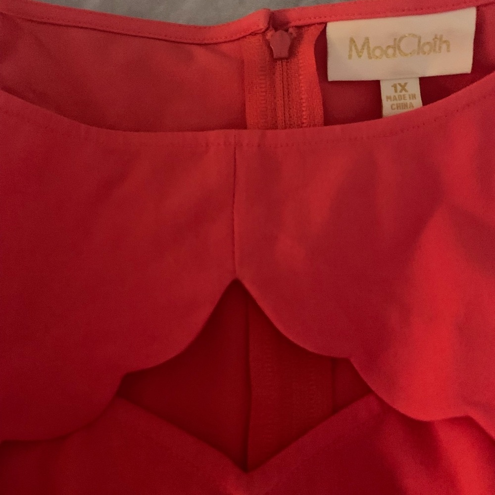 ModCloth Cutout Top in Raspberry - Picture 2 of 4